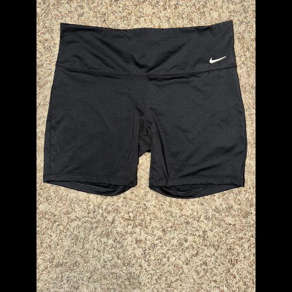 Nike Essential Women's 6" Swim Shorts